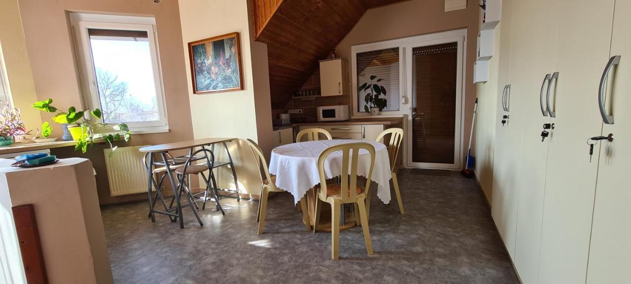 Hajas Familia Kiado Szobak Balatonmariafurdo Exterior photo